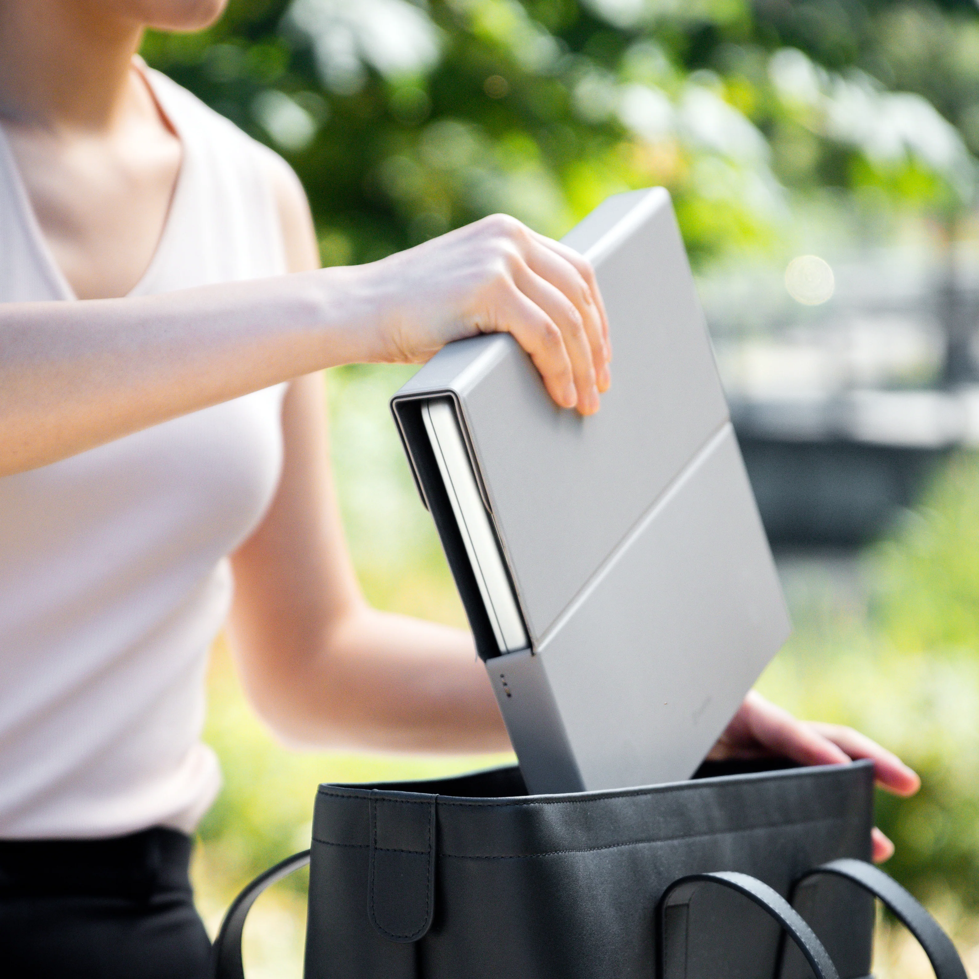 Trinity 5-in-1 Standing Laptop Sleeve - Image 13